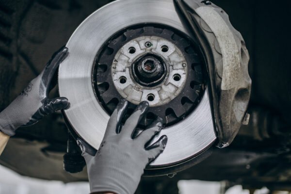 Rear Brake Pads / Shoes Cleaning